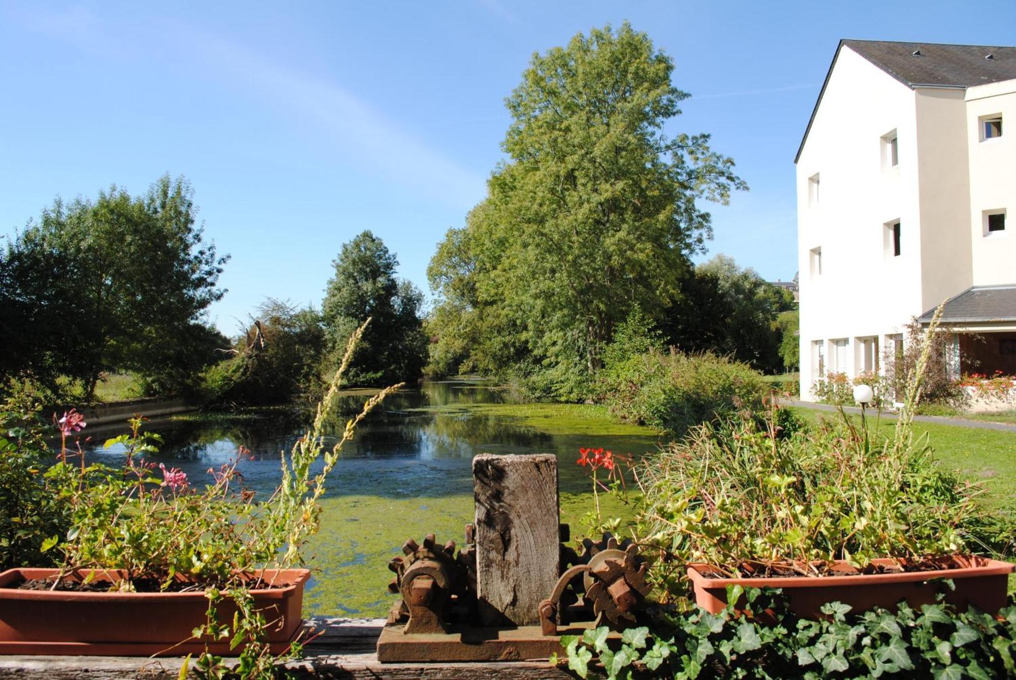 Logis Hotel Le Relais Du Moulin Valençay Екстериор снимка