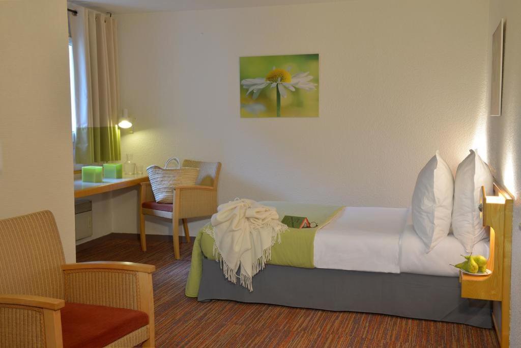 Logis Hotel Le Relais Du Moulin Valençay Екстериор снимка