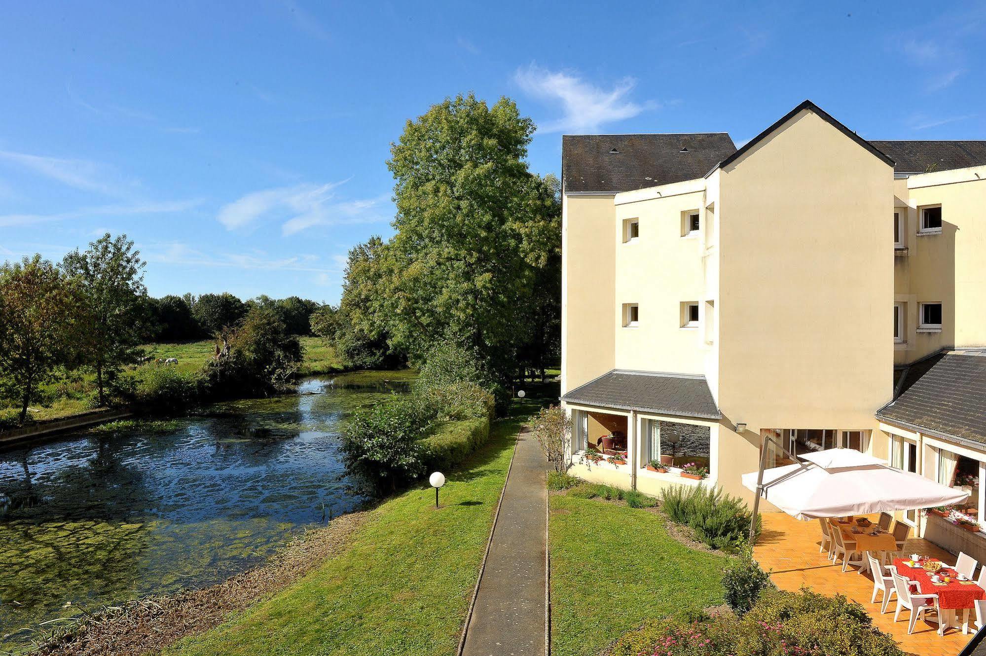 Logis Hotel Le Relais Du Moulin Valençay Екстериор снимка
