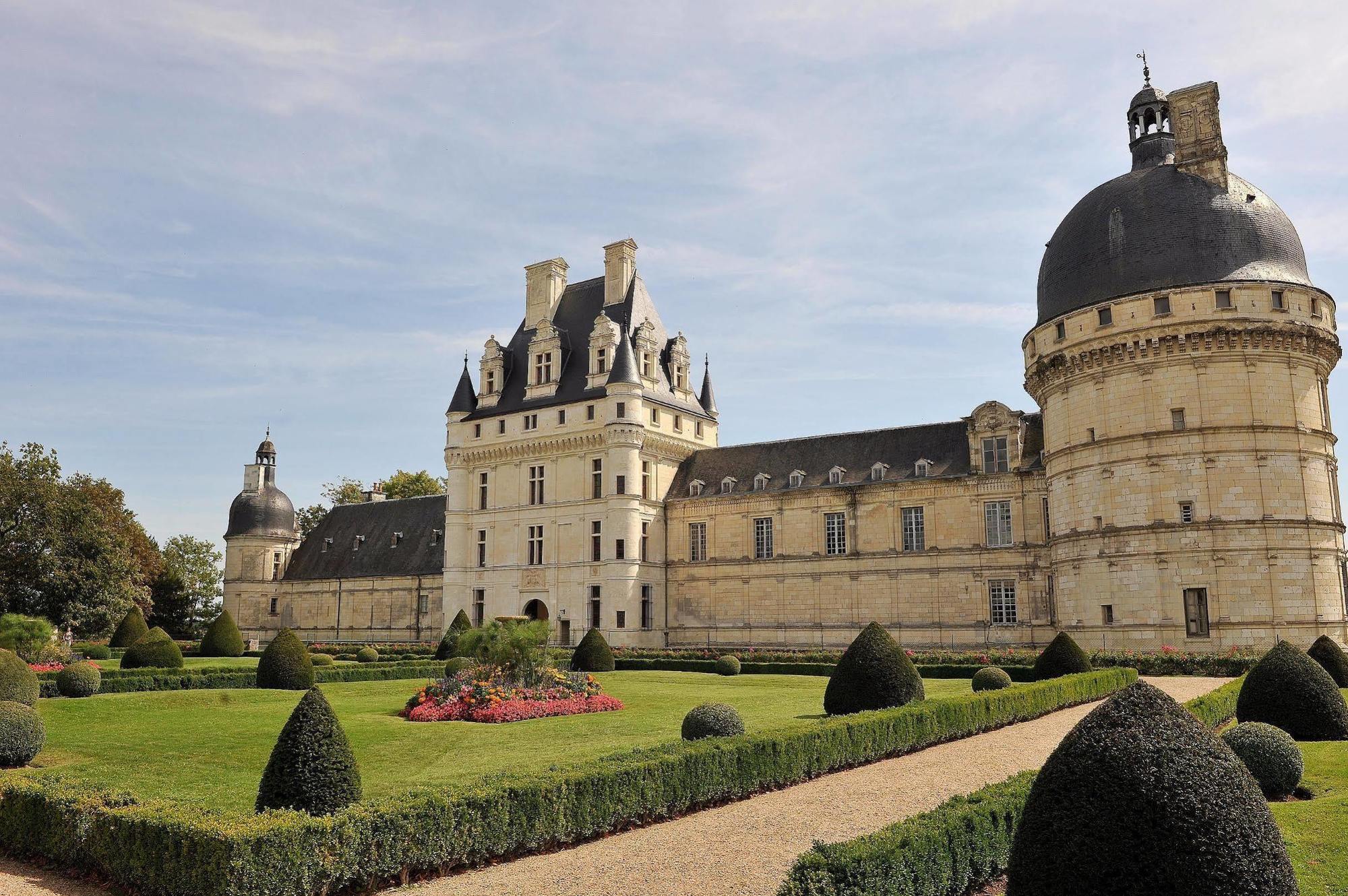 Logis Hotel Le Relais Du Moulin Valençay Екстериор снимка